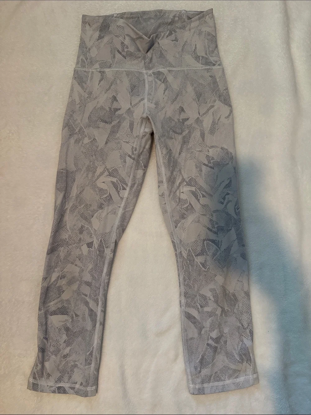 lululemon athletica Light Gray Printed High-Waist crop leggings size 4